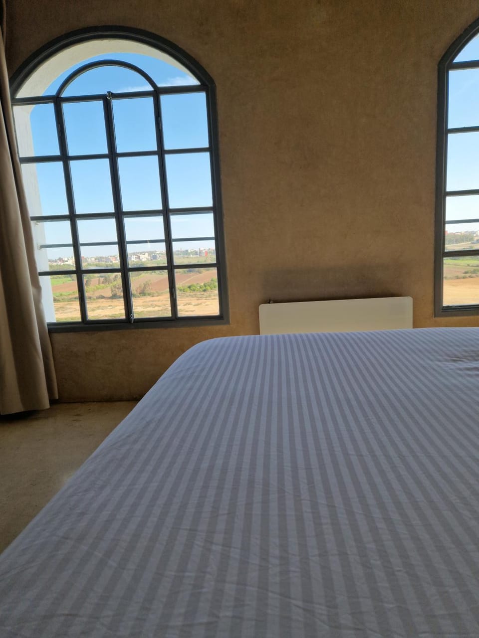Bed, Photo of the whole room, Bedroom, River view, internet