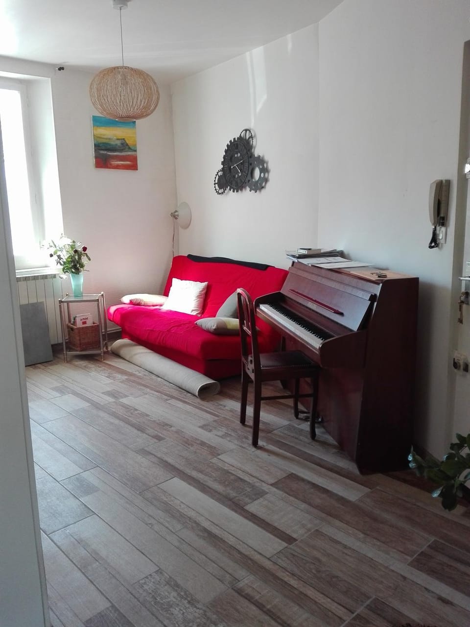 Living room, Photo of the whole room