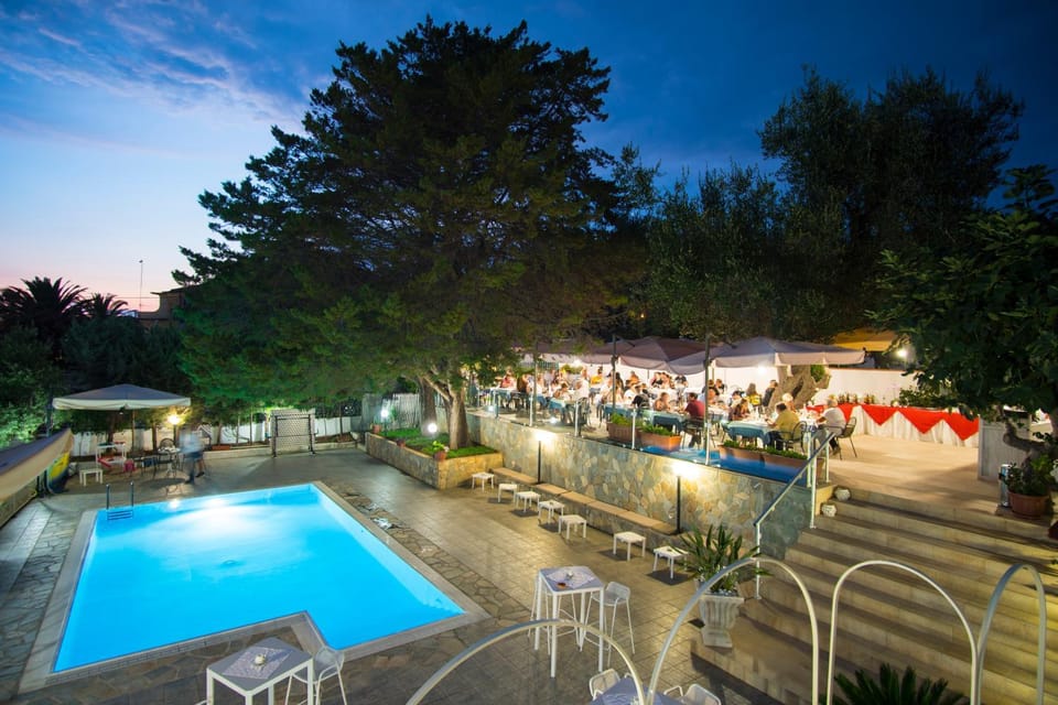 Restaurant/places to eat, Swimming pool