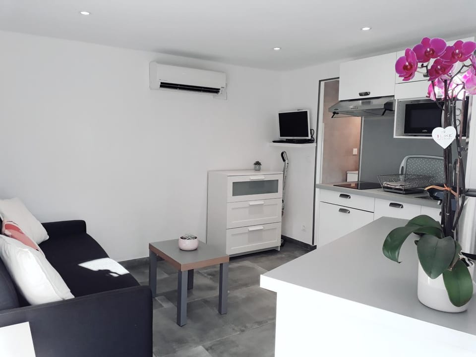 Communal lounge/ TV room, Kitchen or kitchenette