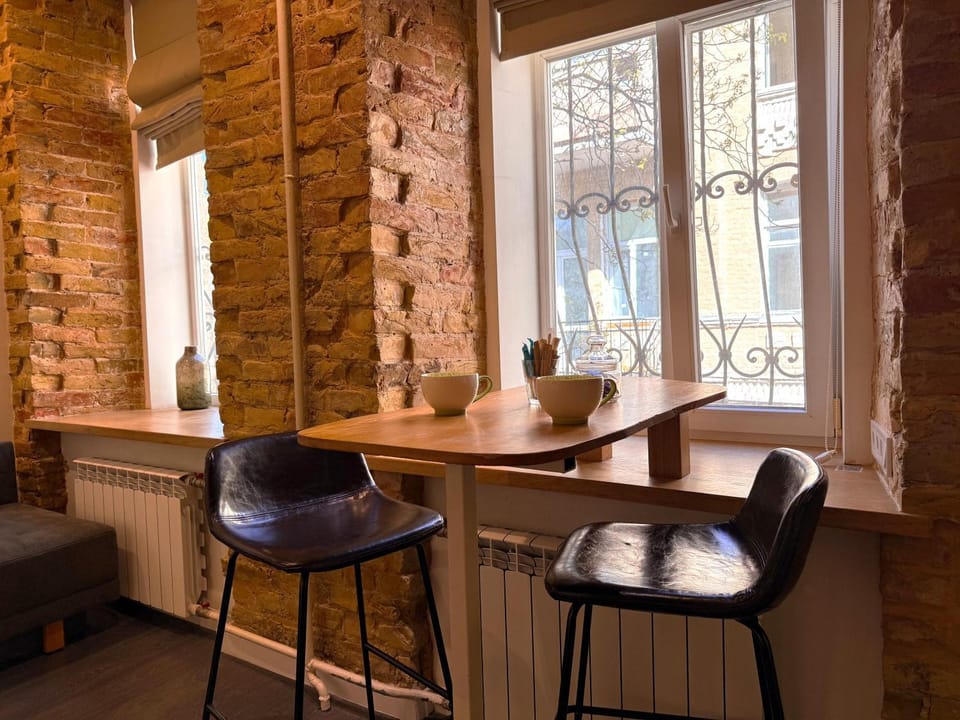 Coffee/tea facilities, Kitchen or kitchenette, Dining area, kitchen