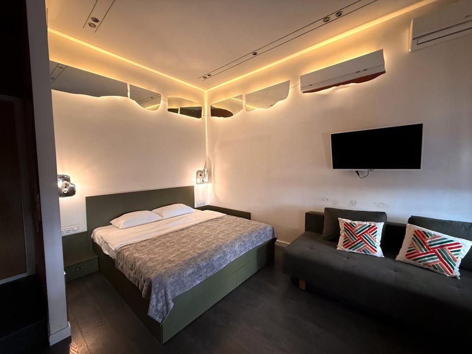 Bed, TV and multimedia, Living room, Bedroom, air conditioner