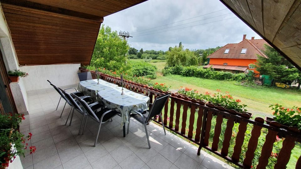 Balcony/Terrace, Family