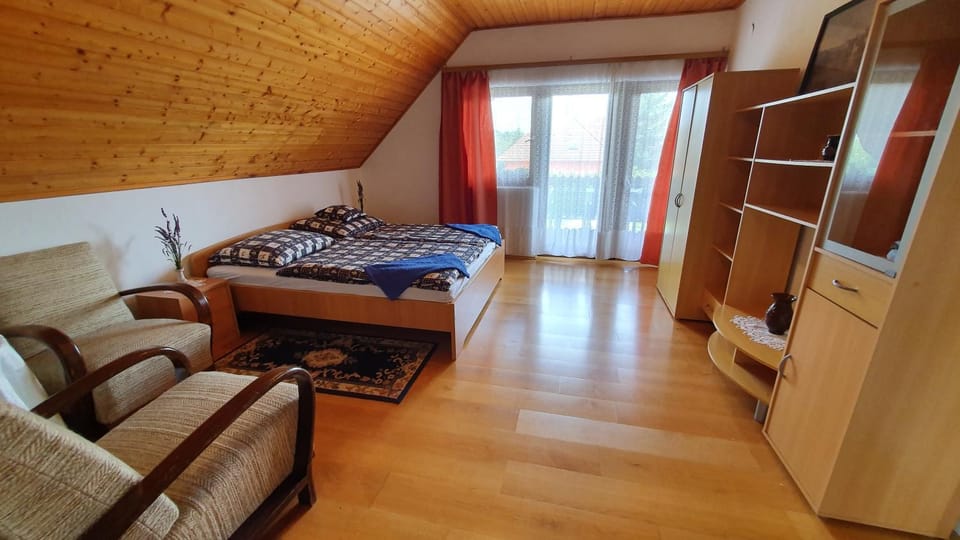 Photo of the whole room, Bedroom