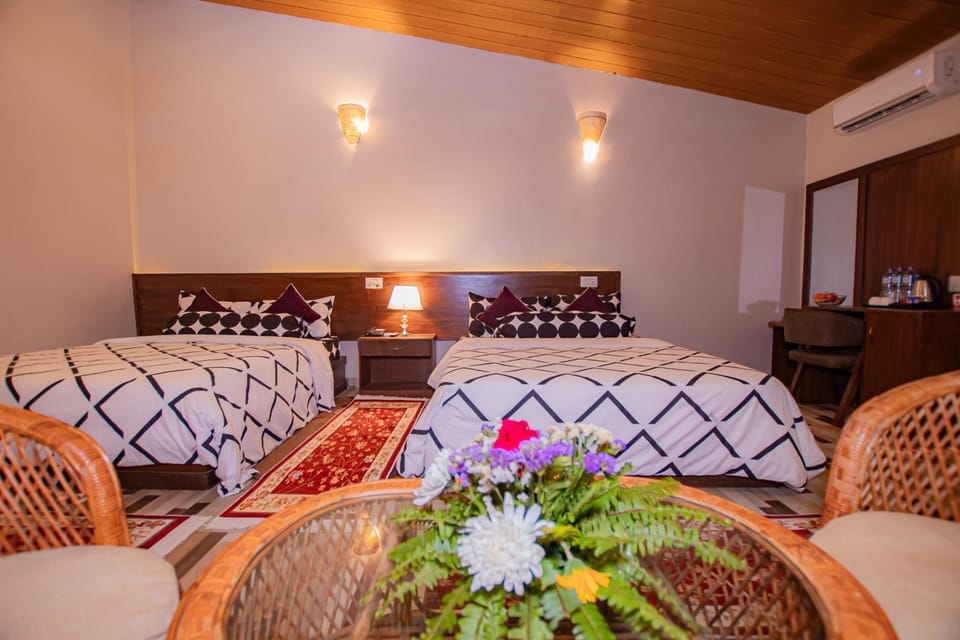 Bed, Photo of the whole room, Seating area, Bedroom