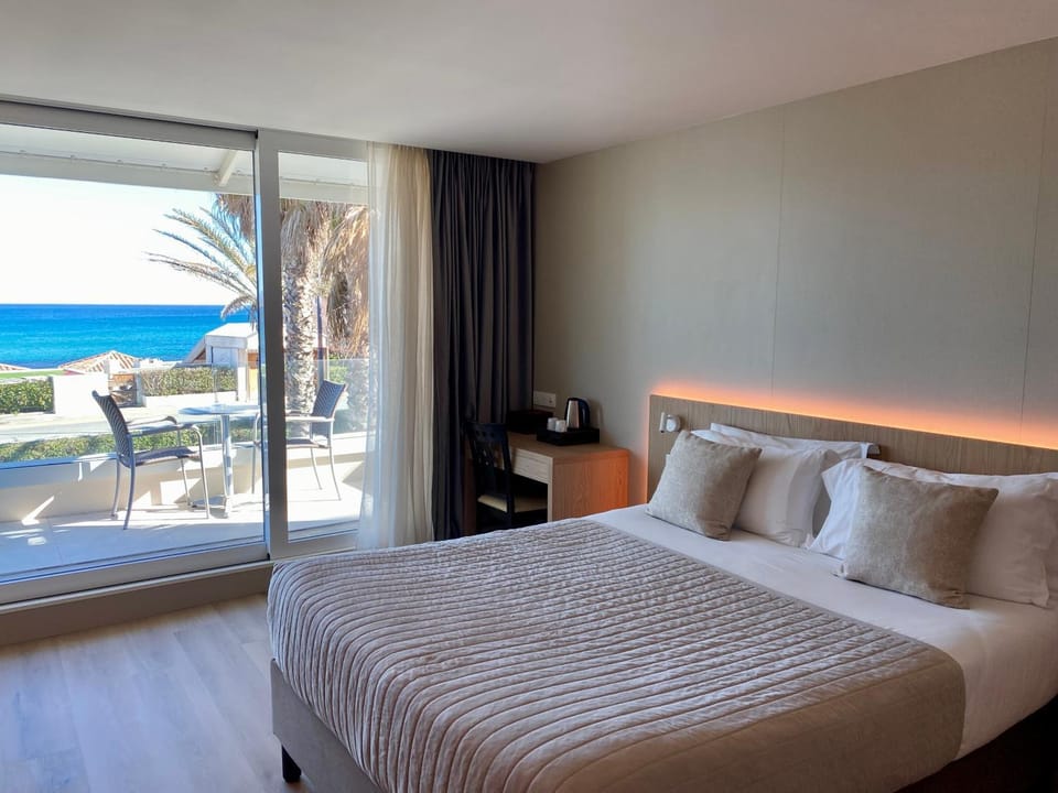 Bed, Photo of the whole room, Bedroom, Sea view