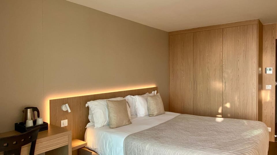 Bed, Bedroom, wardrobe