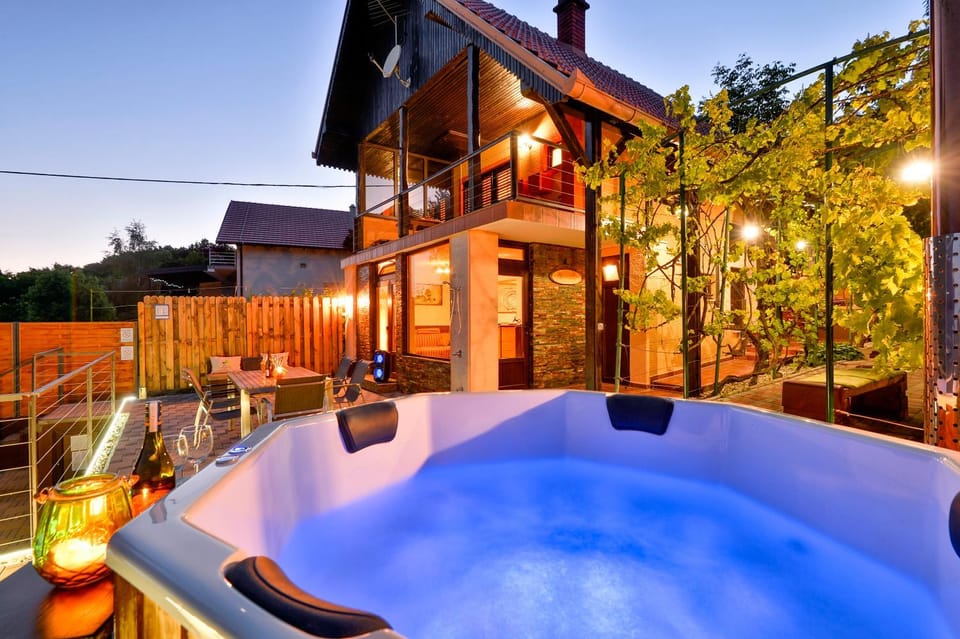Property building, Hot Tub, Massage, Spa and wellness centre/facilities, Open Air Bath