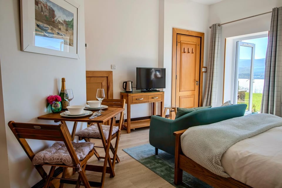 Coed y Berclas guest room, wonderful view Bed and Breakfast in Wales