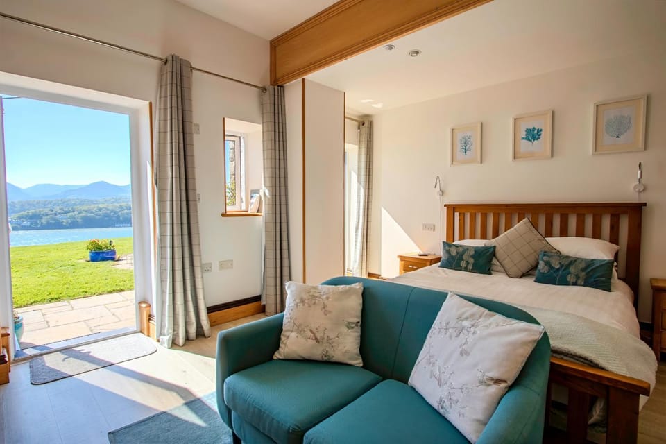 Coed y Berclas guest room, wonderful view Bed and Breakfast in Wales