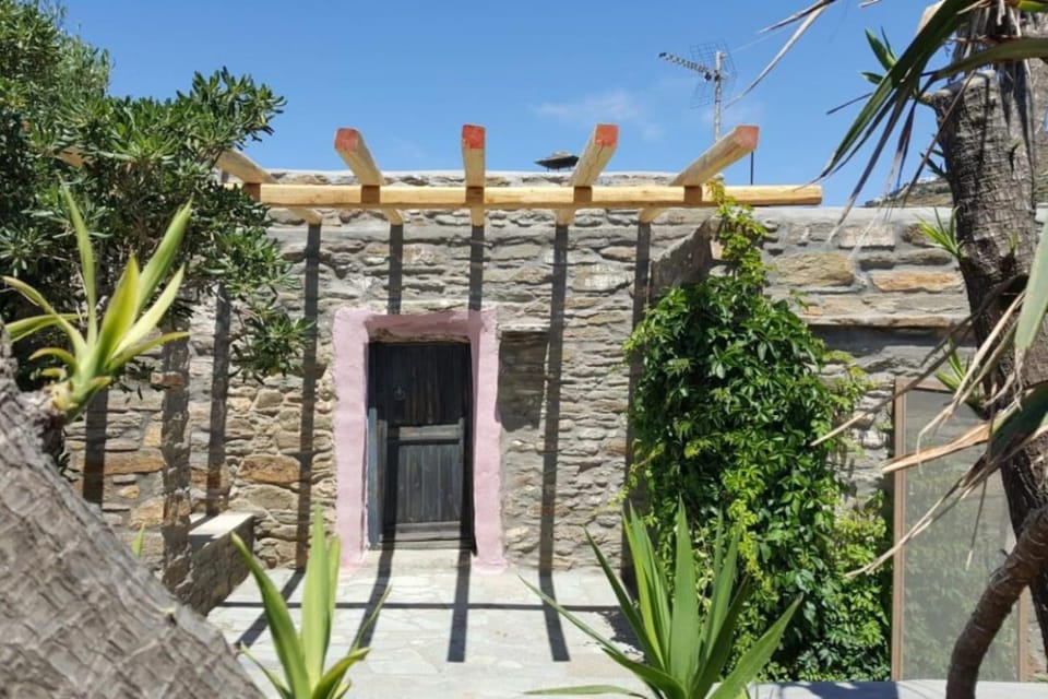 Stone house by Anemos House in Decentralized Administration of the Aegean