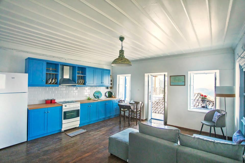 Kitchen or kitchenette, Living room