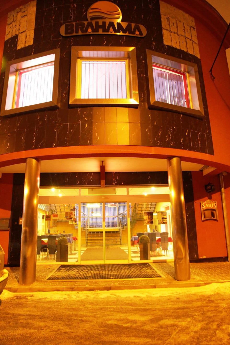 Facade/entrance