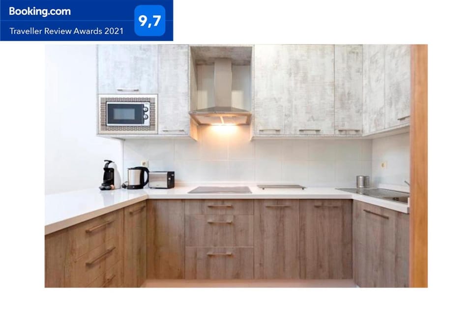 Coffee/tea facilities, Kitchen or kitchenette, Street view