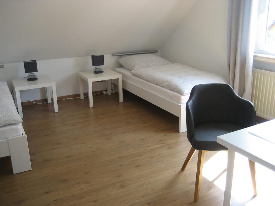 Photo of the whole room, Bedroom