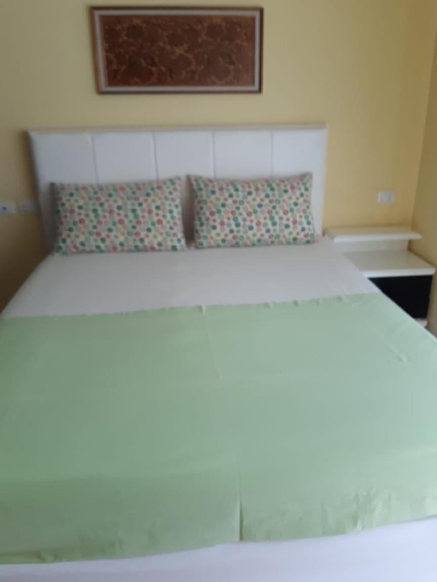 Seaside Apartment with two bedrooms Apartment in Vlorë