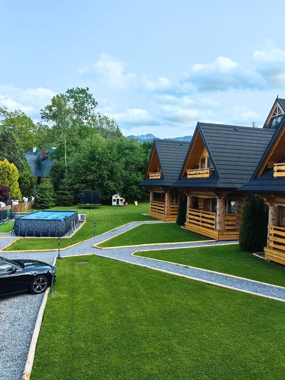 Property building, Garden, Swimming pool