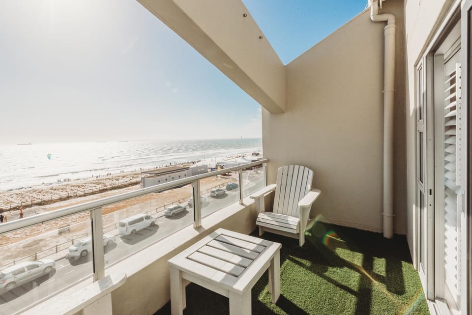 Patio, Day, Natural landscape, Summer, View (from property/room), Landmark view, Mountain view, Sea view, Street view