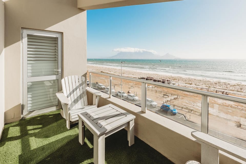Patio, Day, Natural landscape, Summer, View (from property/room), Balcony/Terrace, Landmark view, Mountain view, Sea view, Street view