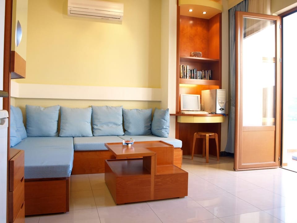 Living room, Seating area