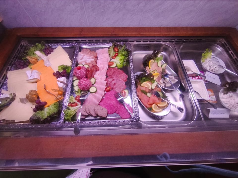 Breakfast, Buffet breakfast