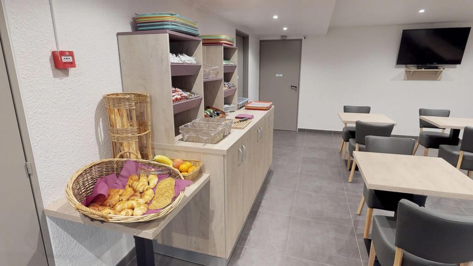 Area and facilities, Buffet breakfast