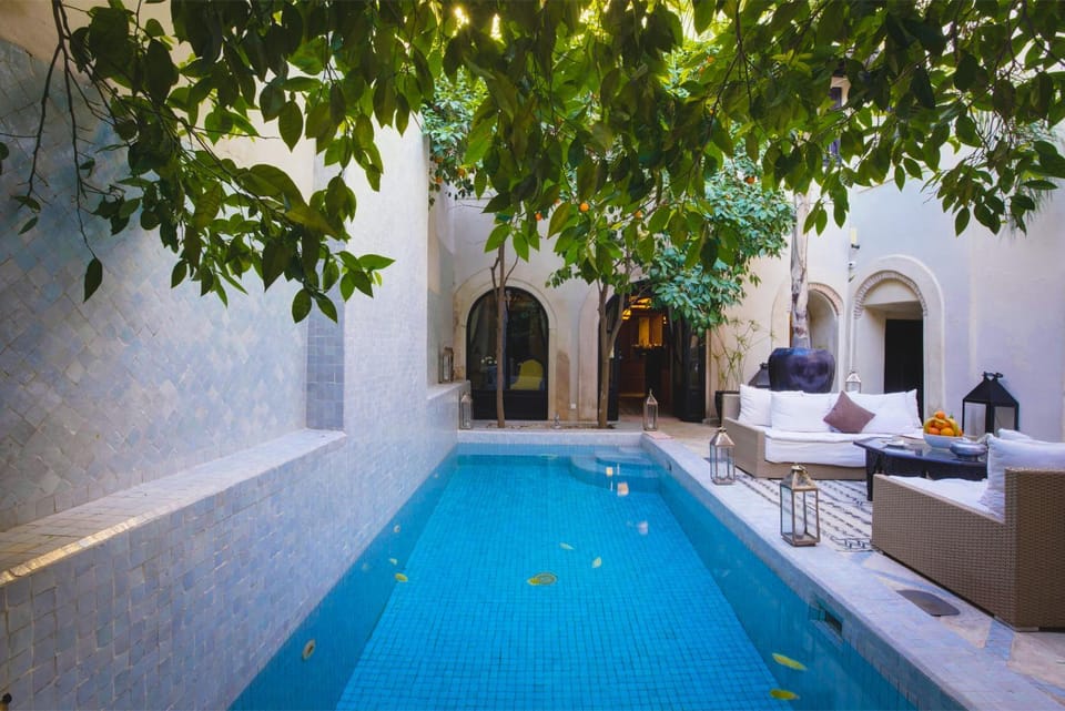 Patio, Day, Natural landscape, Garden, Living room, Seating area, Garden view, Pool view, Swimming pool, Swimming pool, sunbed