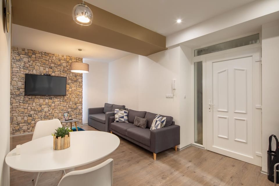 TV and multimedia, Living room, Seating area