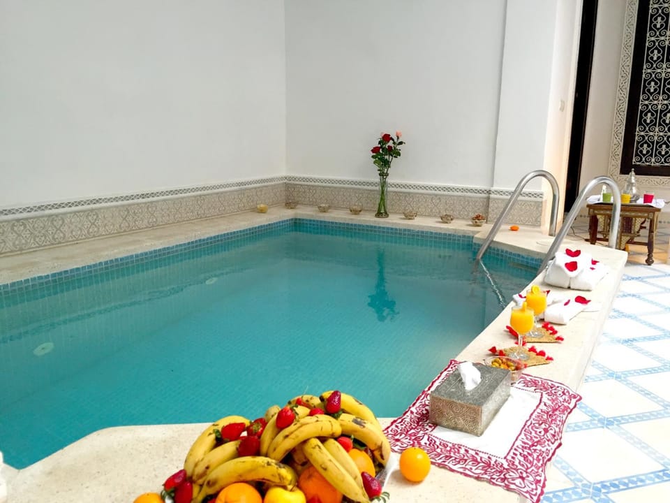 Swimming pool, Swimming pool