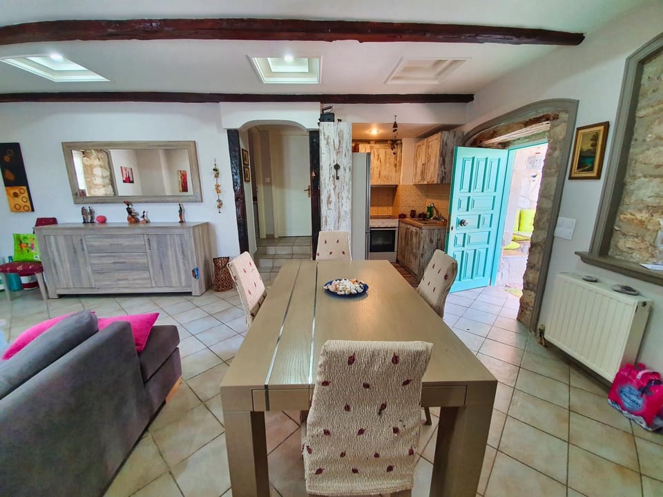 Seating area, Dining area