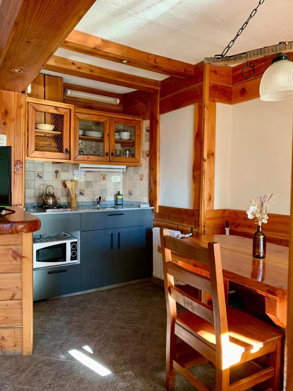 Kitchen or kitchenette, Dining area, pet friendly