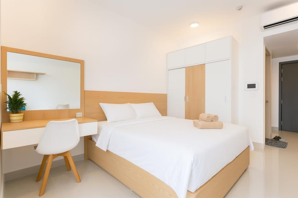 Bed, Photo of the whole room, Bedroom, towels, air conditioner