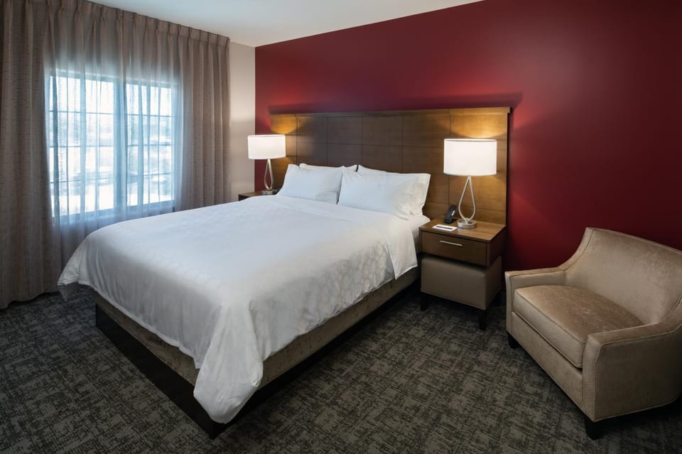 Bed, Seating area, Bedroom