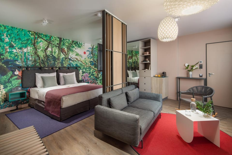 Bed, Photo of the whole room, Seating area, Bedroom