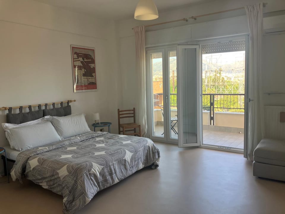 Bed, View (from property/room), Balcony/Terrace, Photo of the whole room, Bedroom
