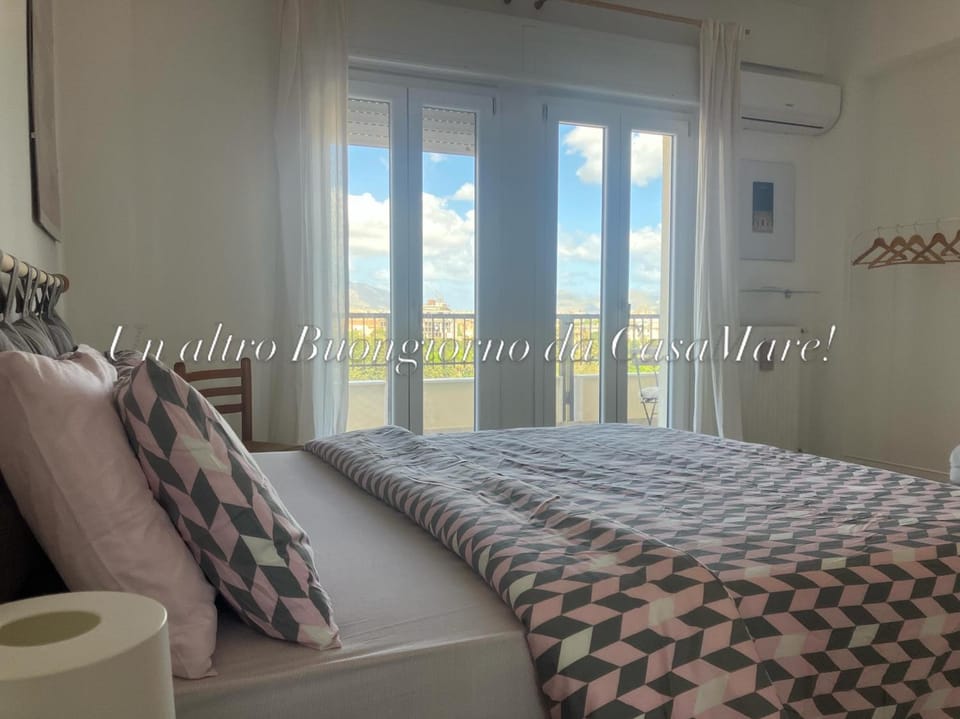 Bed, View (from property/room), Photo of the whole room, Bedroom