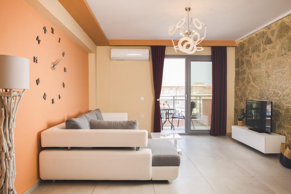 TV and multimedia, Living room, Seating area, air conditioner