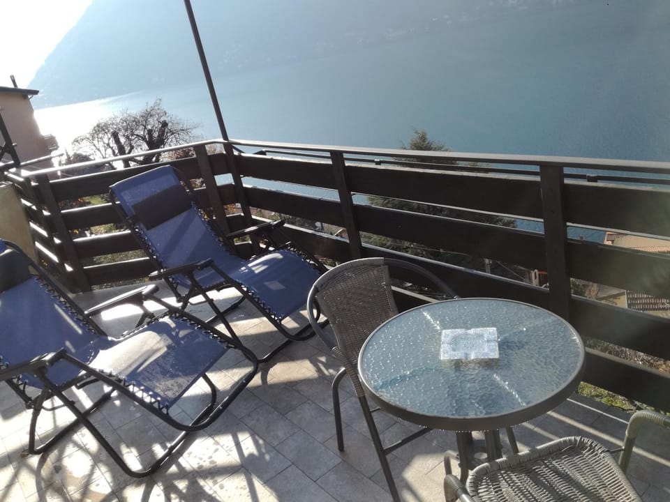 Balcony/Terrace, Lake view