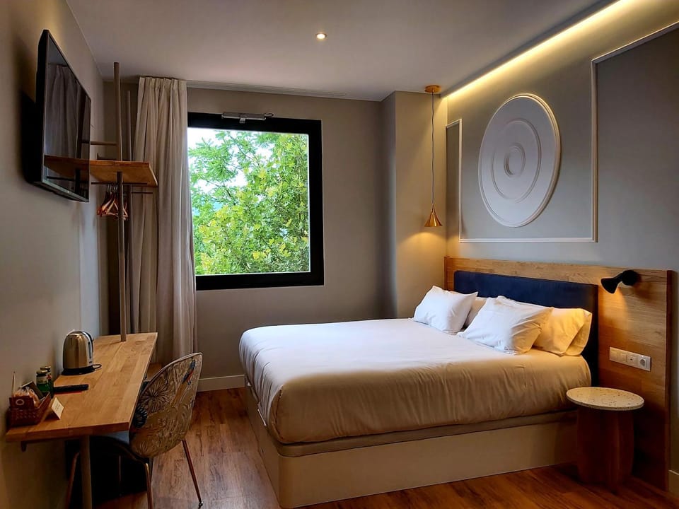 Bed, Other, Photo of the whole room, Decorative detail