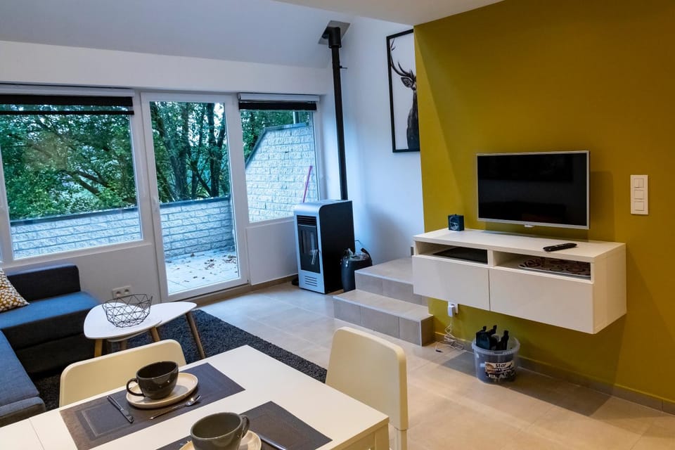 Communal lounge/ TV room, TV and multimedia, Living room, Seating area