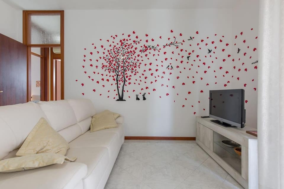 Communal lounge/ TV room, TV and multimedia, Living room, Seating area, Evening entertainment