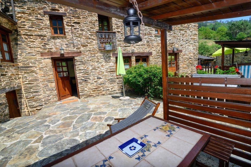 Property building, Patio, Balcony/Terrace