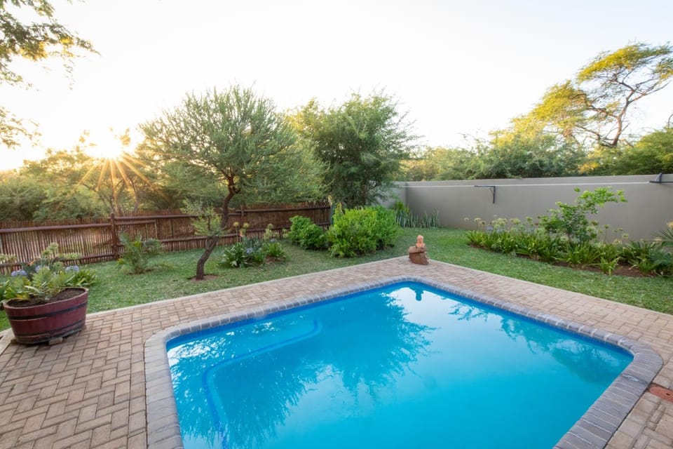 Garden, Swimming pool