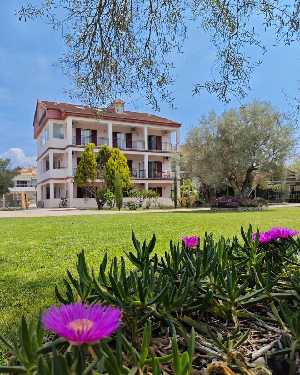 Christina Studios Apartment hotel in Ligia