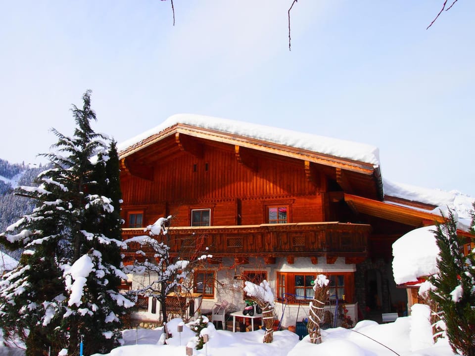Facade/entrance, Winter