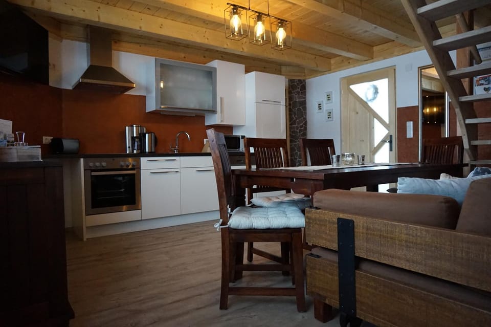 Kitchen or kitchenette, Decorative detail, Dining area