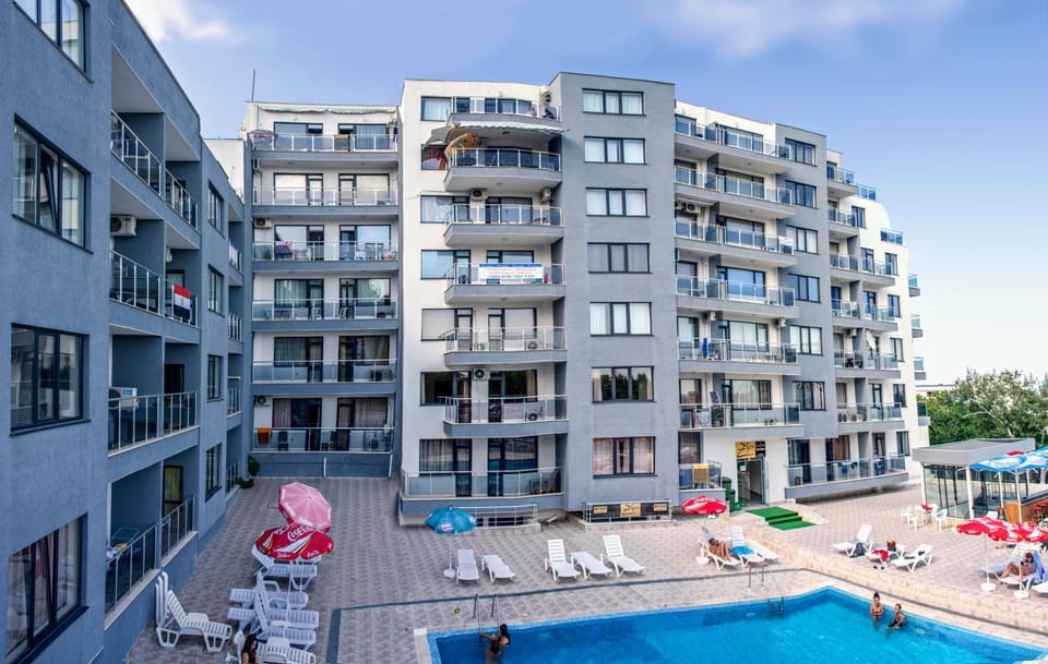 Facade/entrance, Day, Pool view, Swimming pool, sunbed