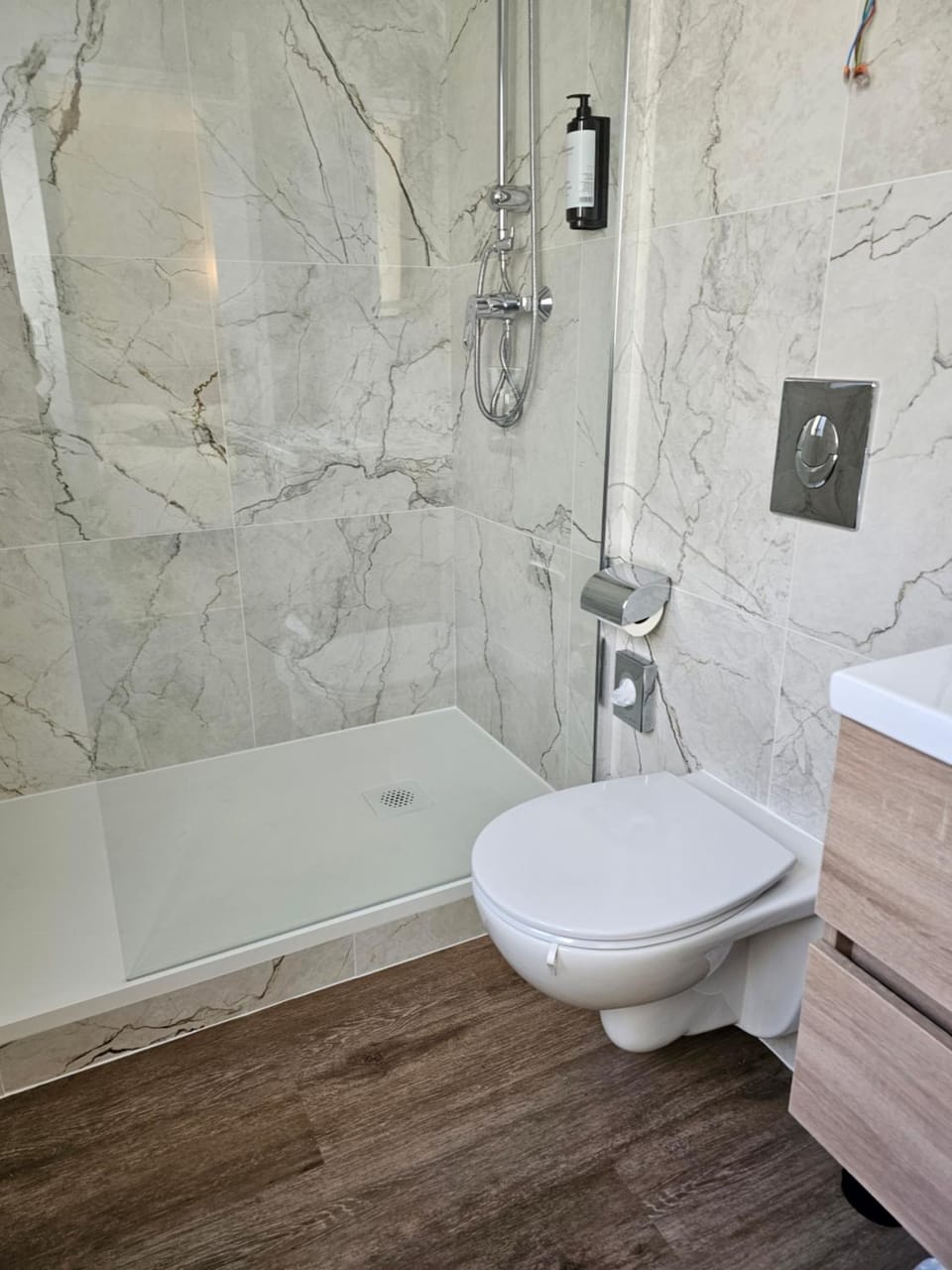 Shower, Toilet, Bathroom