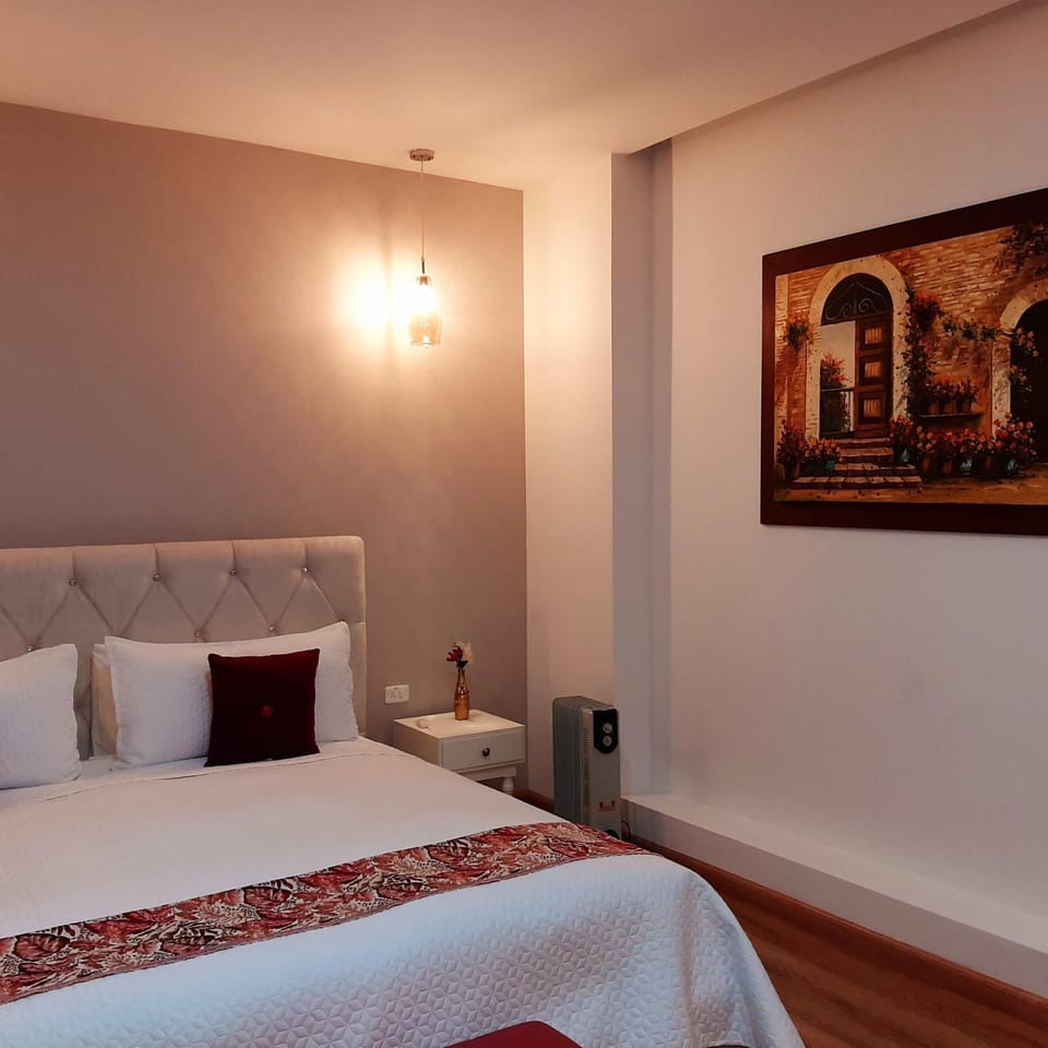 Property building, Decorative detail, Guests, group of guests, room service