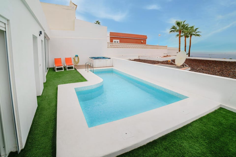 Swimming pool, sunbed